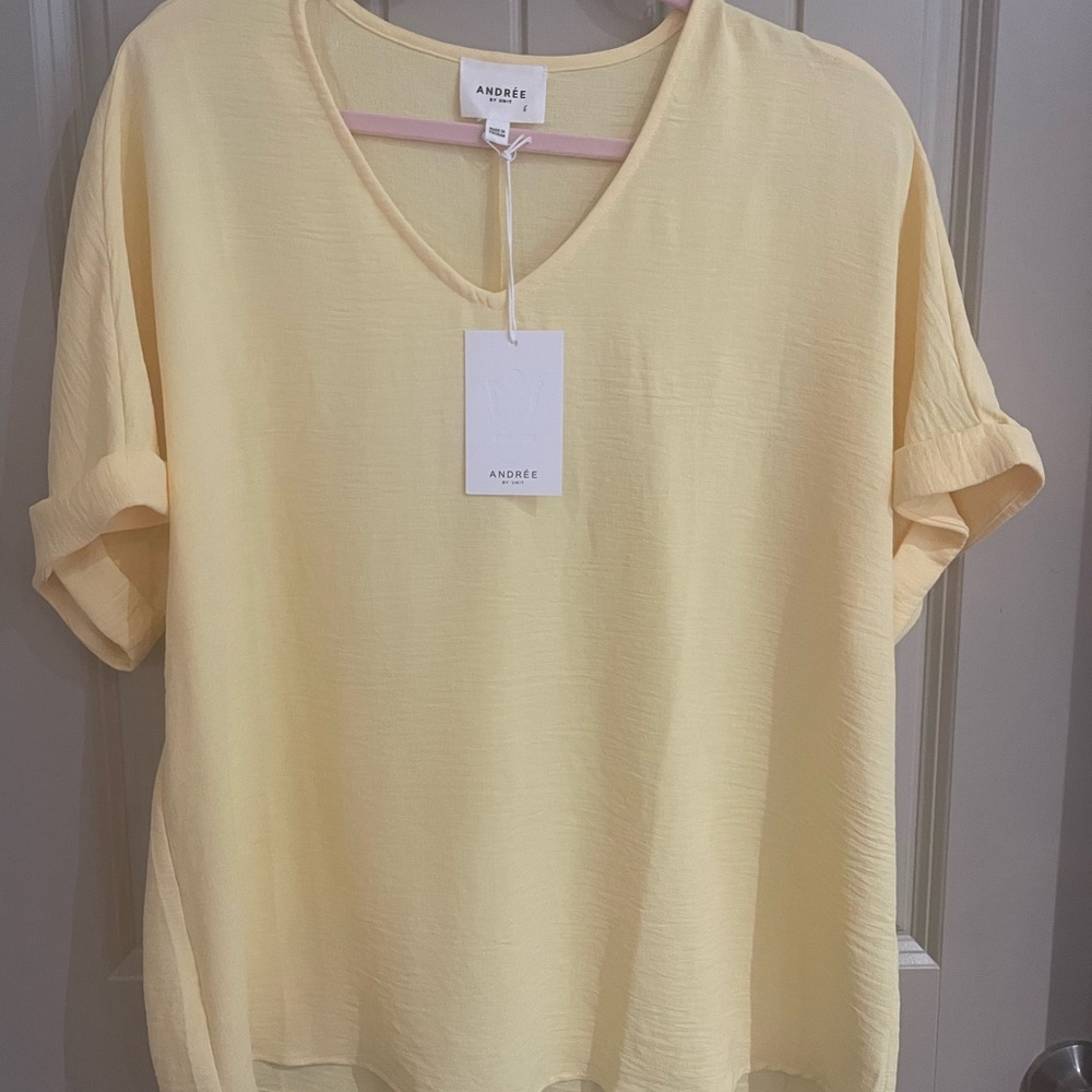 ANDREE BY UNIT Soft Yellow V-Neck Blouse